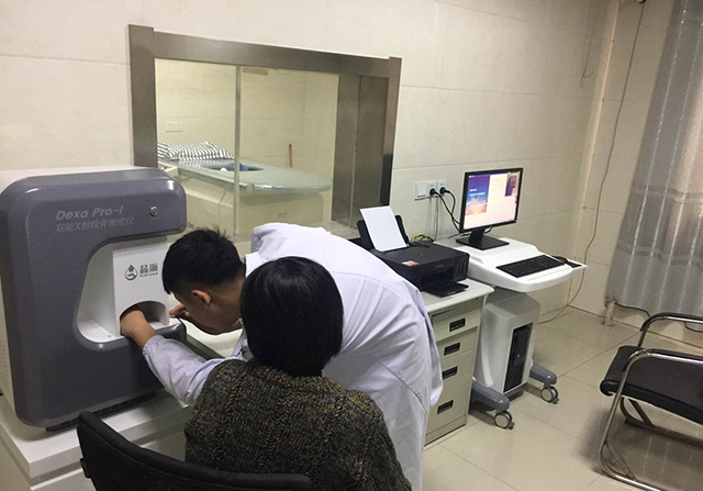 年輕人檢測骨密度選擇超聲骨密度檢測儀的還是X射線骨密度檢測儀的？